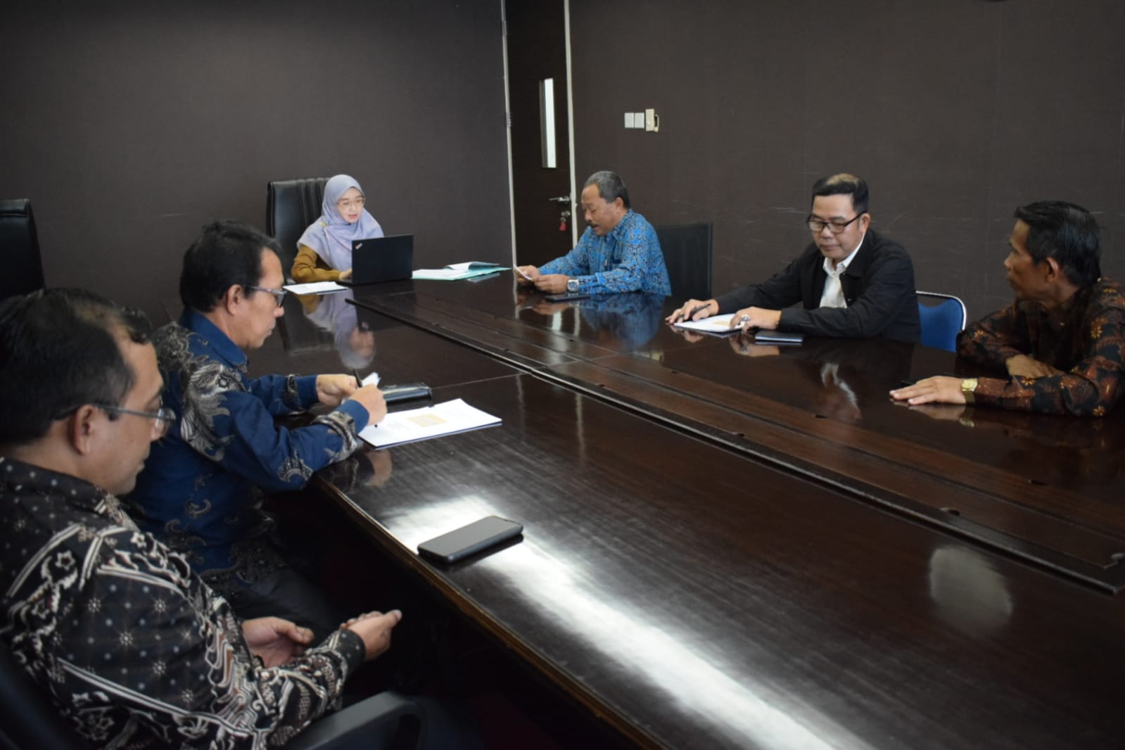 DPRD-Sambas-kaji-hukum-adat.jpg