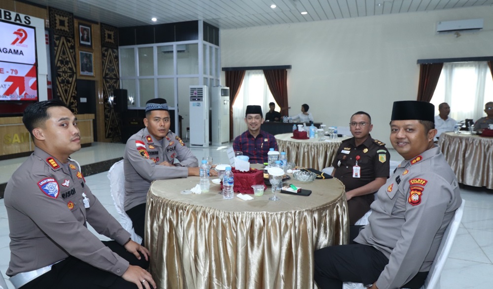Foto-Bersama-Anggota-DPRD-Kabupaten-Sambas-Komisi-I.jpg