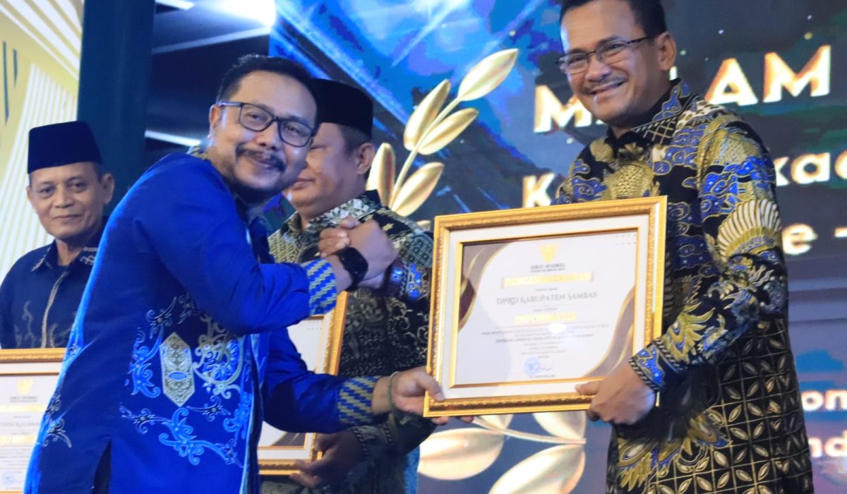 DPRD Sambas Kembali Raih Penghargaan KIP Legislatif Se- Kalbar tahun 2025