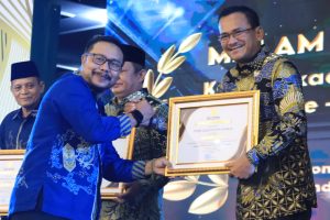 Read more about the article DPRD Sambas Kembali Raih Penghargaan KIP Legislatif Se- Kalbar tahun 2025