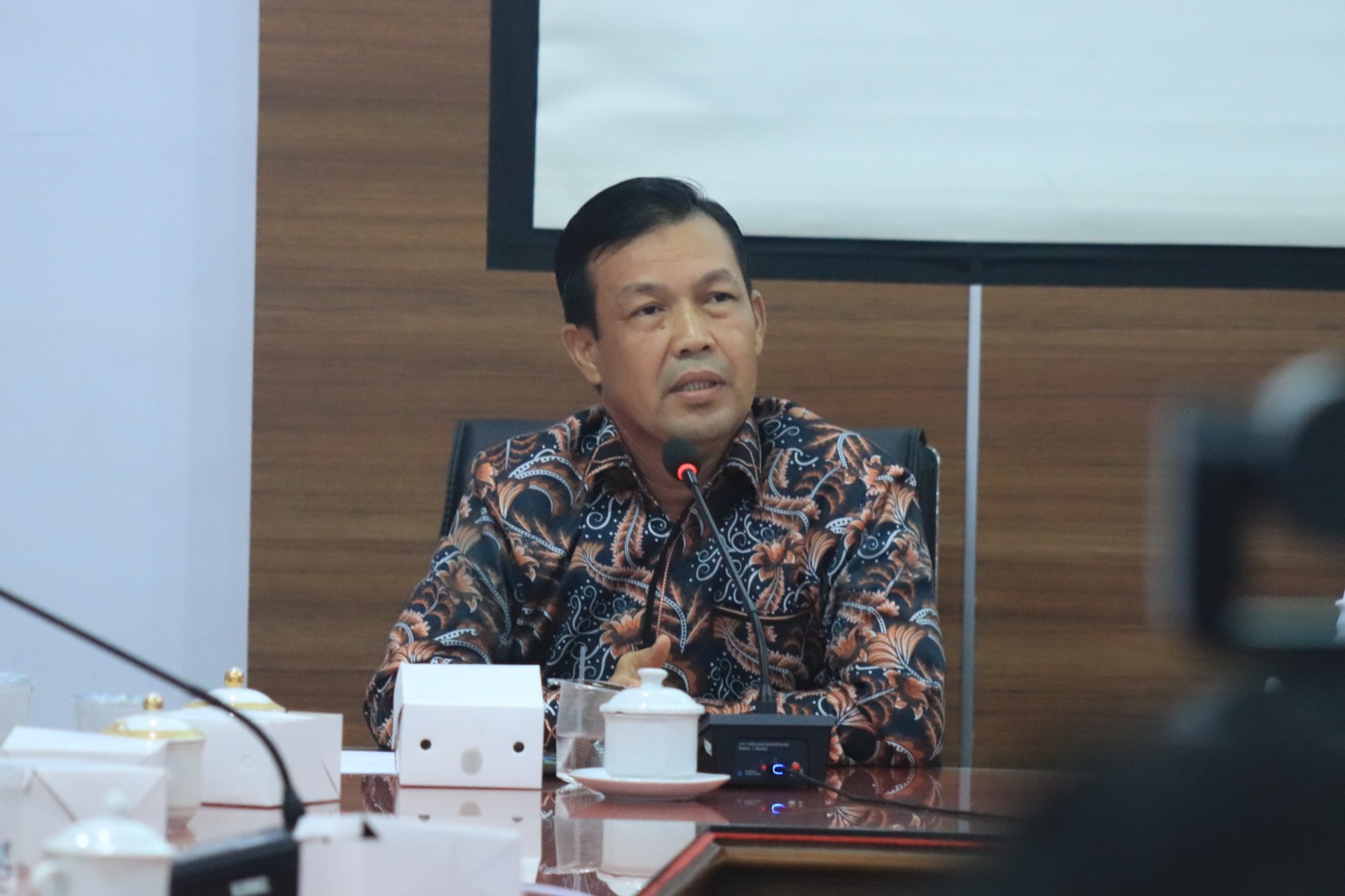 Read more about the article Ketua DPRD Sambas Dukung Pemkab Tuntaskan Masalah Kawasan Hutan di Sajingan Besar