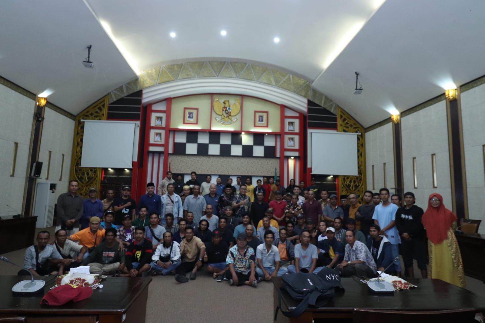 Read more about the article DPRD Sambas Respon Keluhan Mantan Penambang Motor Air