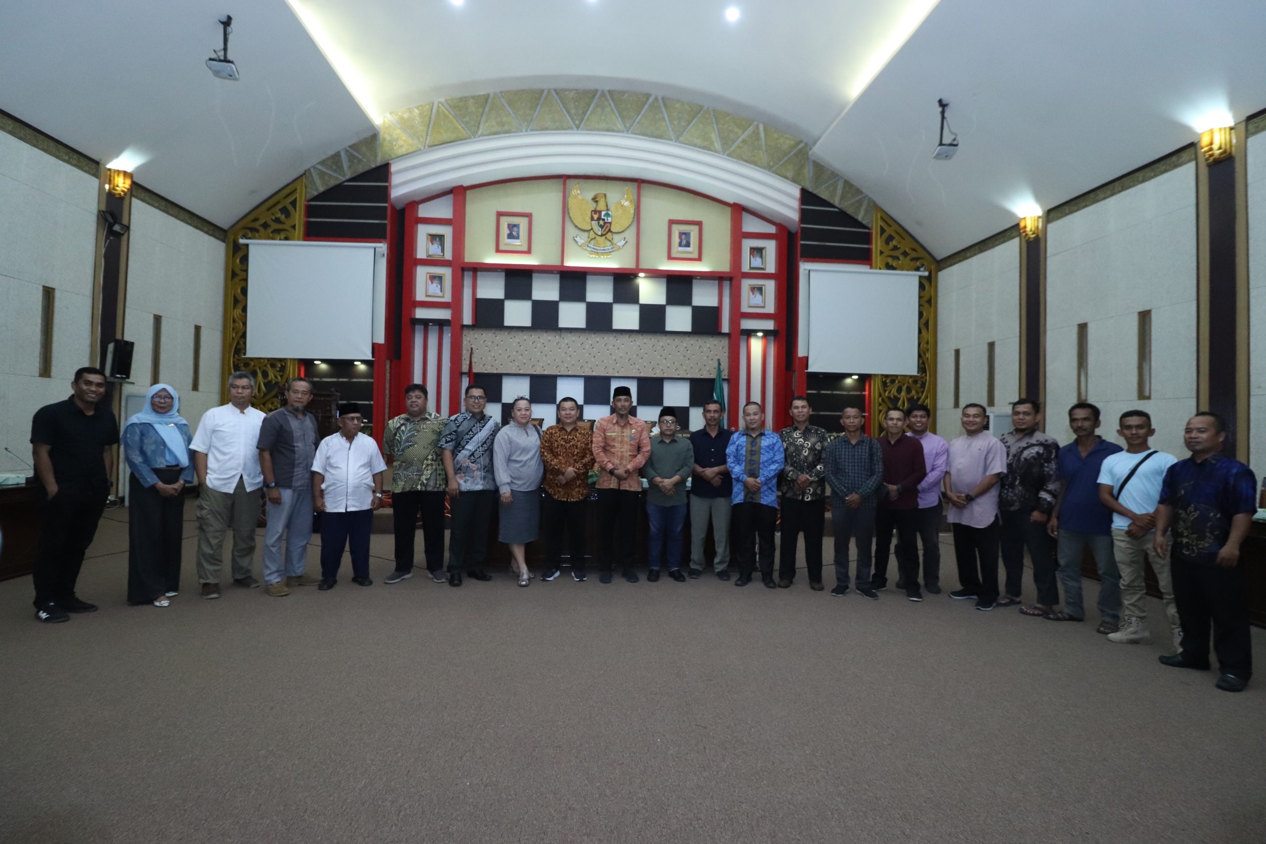 Read more about the article DPRD Sambas Gelar RDP terkait Tindaklanjuti Persoalan Keruhnya Air Sungai Sambas