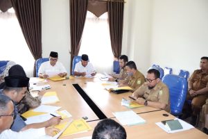 Read more about the article DPRD Sambas Gelar Rapat Kerja bahas Gaji PPPK Paruh Waktu Guru dan Tendik Belum Cair