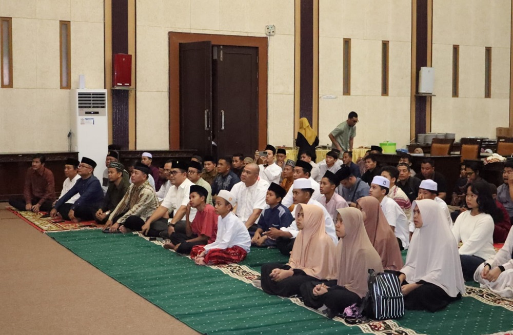 DPRD Sambas Ajak Anak Yatim Buka Puasa Bersama