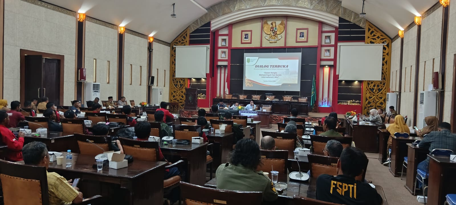 DPRD Sambas gelar Dialog terbuka dengan Seluruh Organisasi Buruh di Kabupaten Sambas